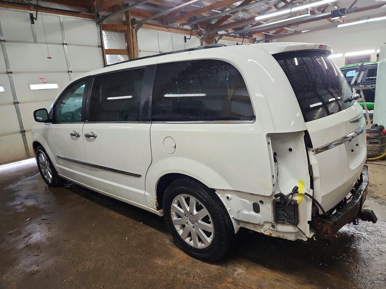 2012 CHRYSLER TOWN & COUNTRY TOURING L photo 2