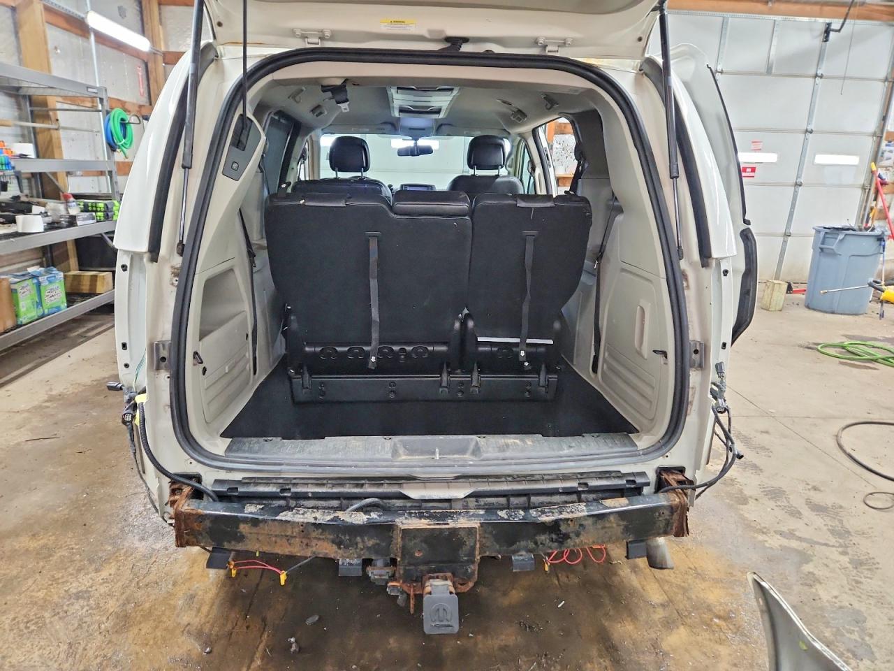 2012 CHRYSLER TOWN & COUNTRY TOURING L photo 6