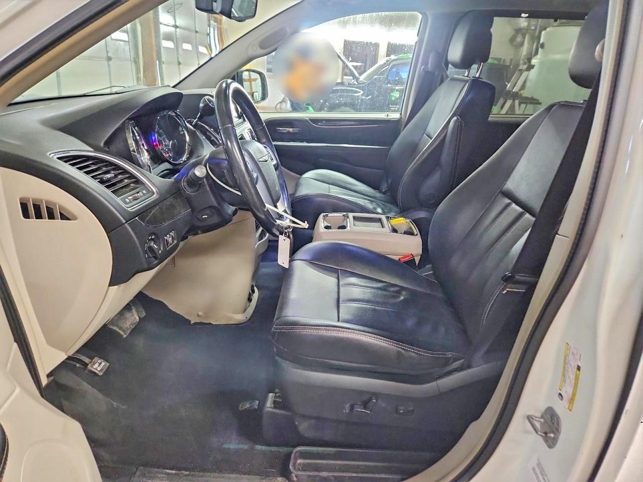 2012 CHRYSLER TOWN & COUNTRY TOURING L photo 7