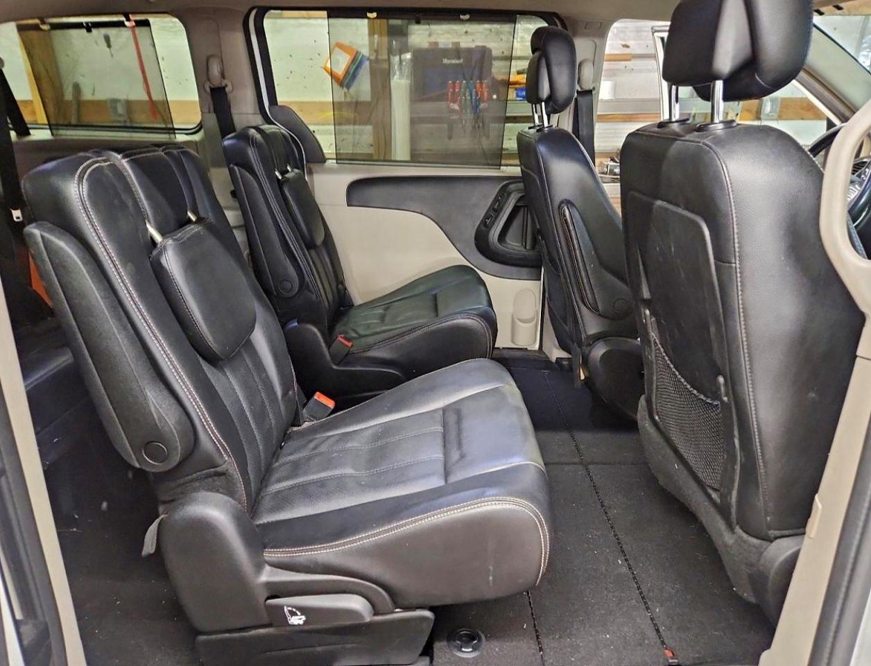 2012 CHRYSLER TOWN & COUNTRY TOURING L photo 11