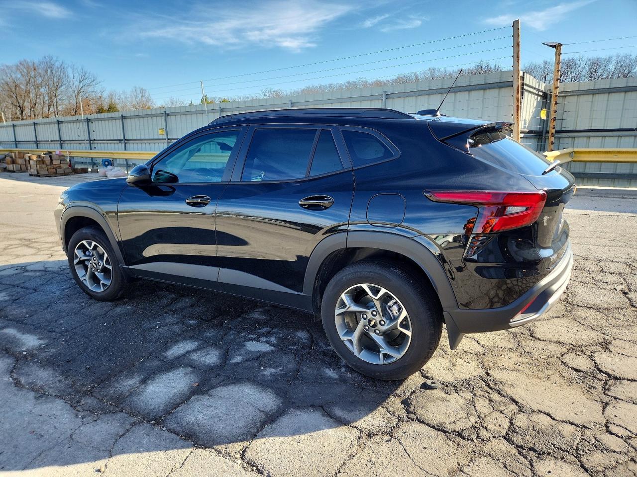 2025 CHEVROLET TRAX 1LT photo 4