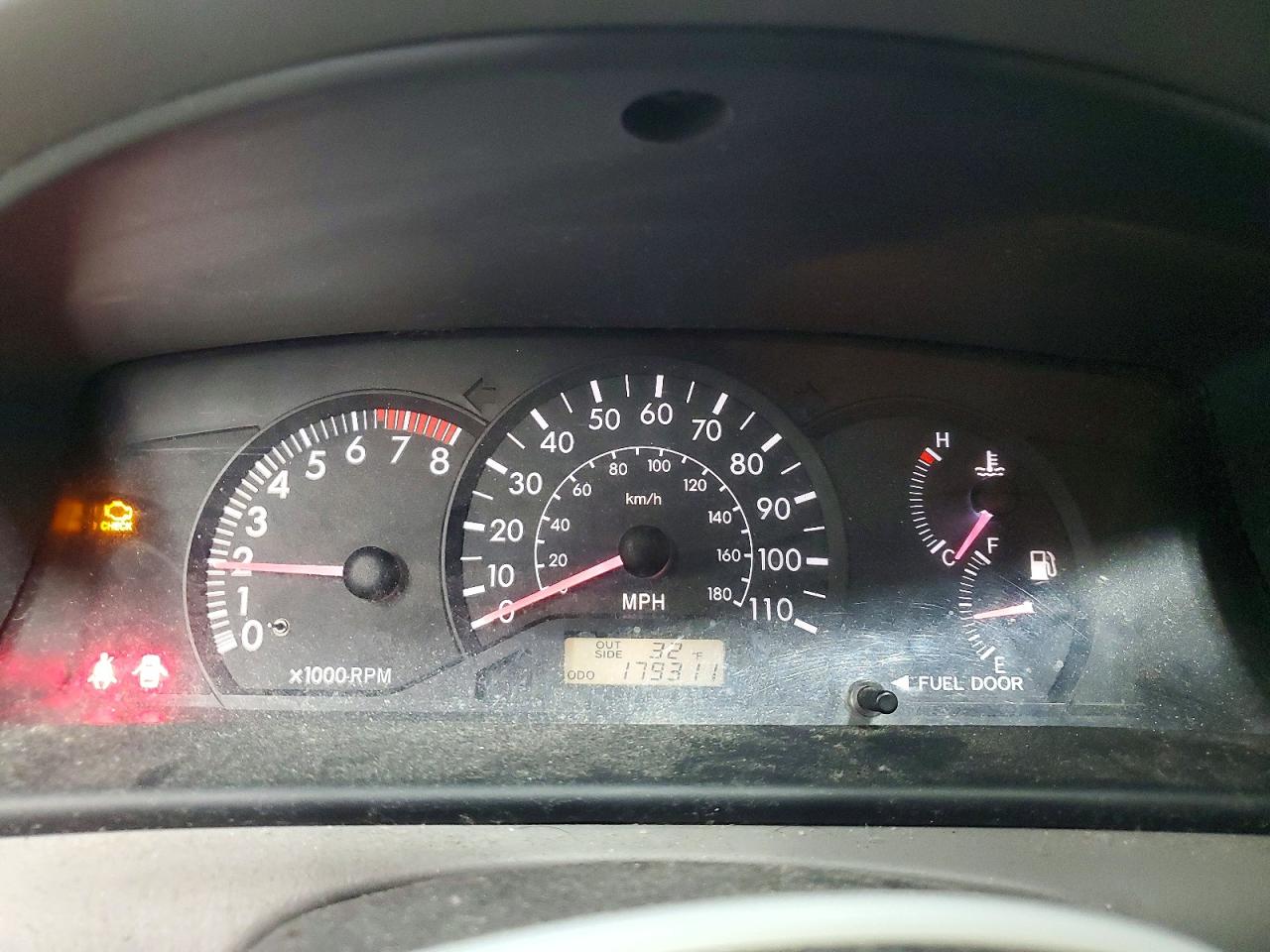 2004 TOYOTA COROLLA CE photo 9