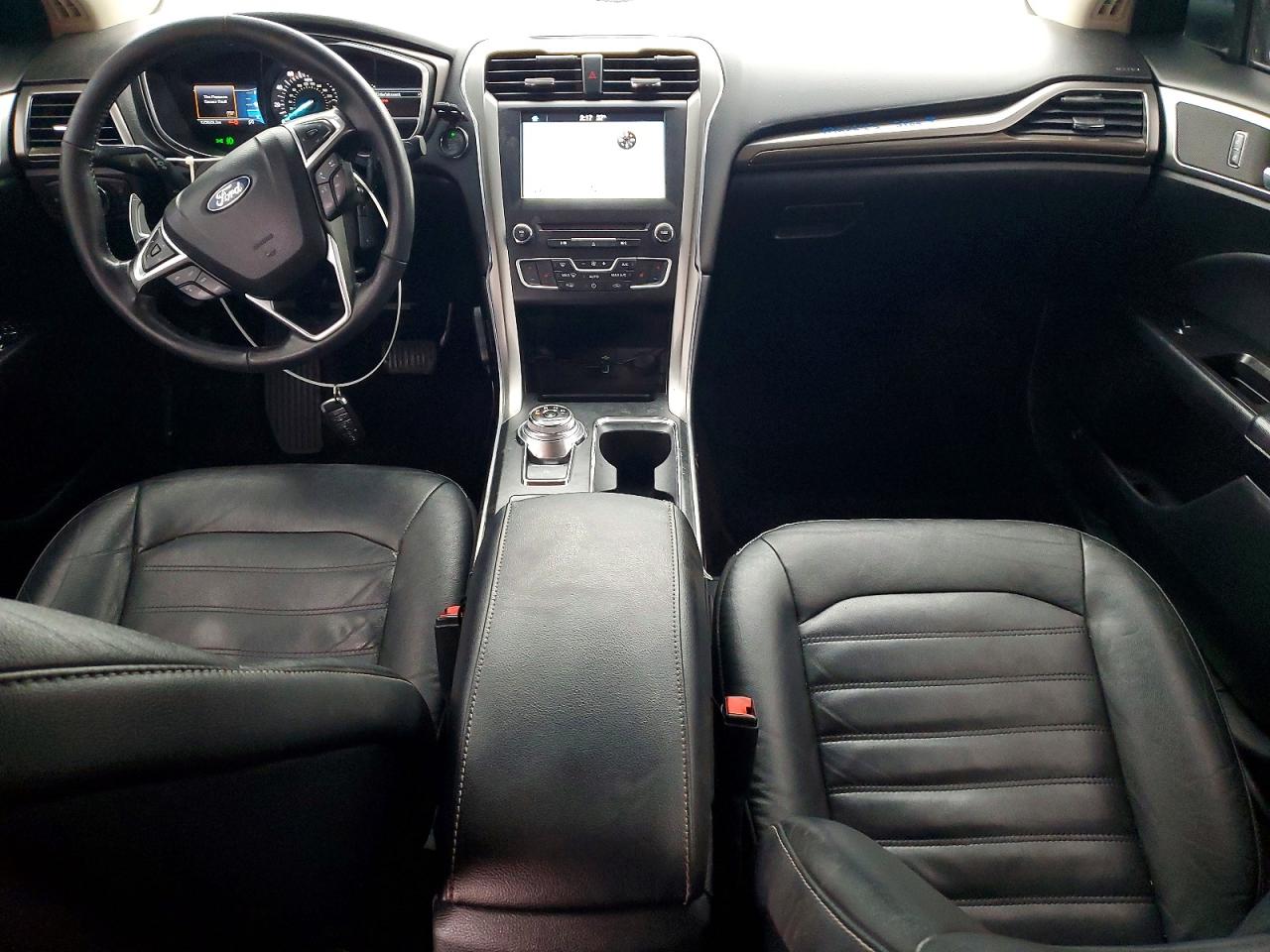 2017 FORD FUSION SE photo 8