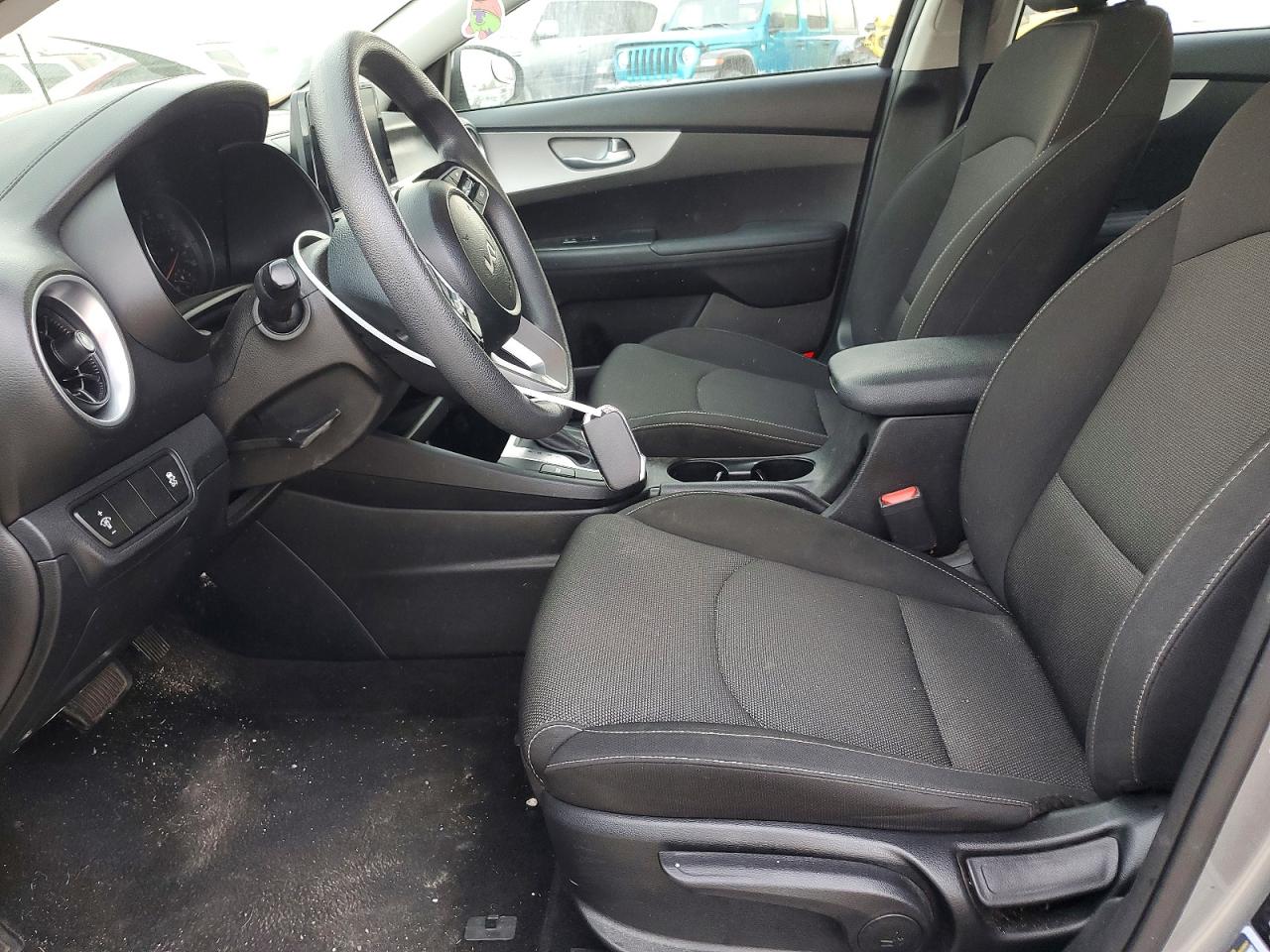 2023 KIA FORTE photo 7