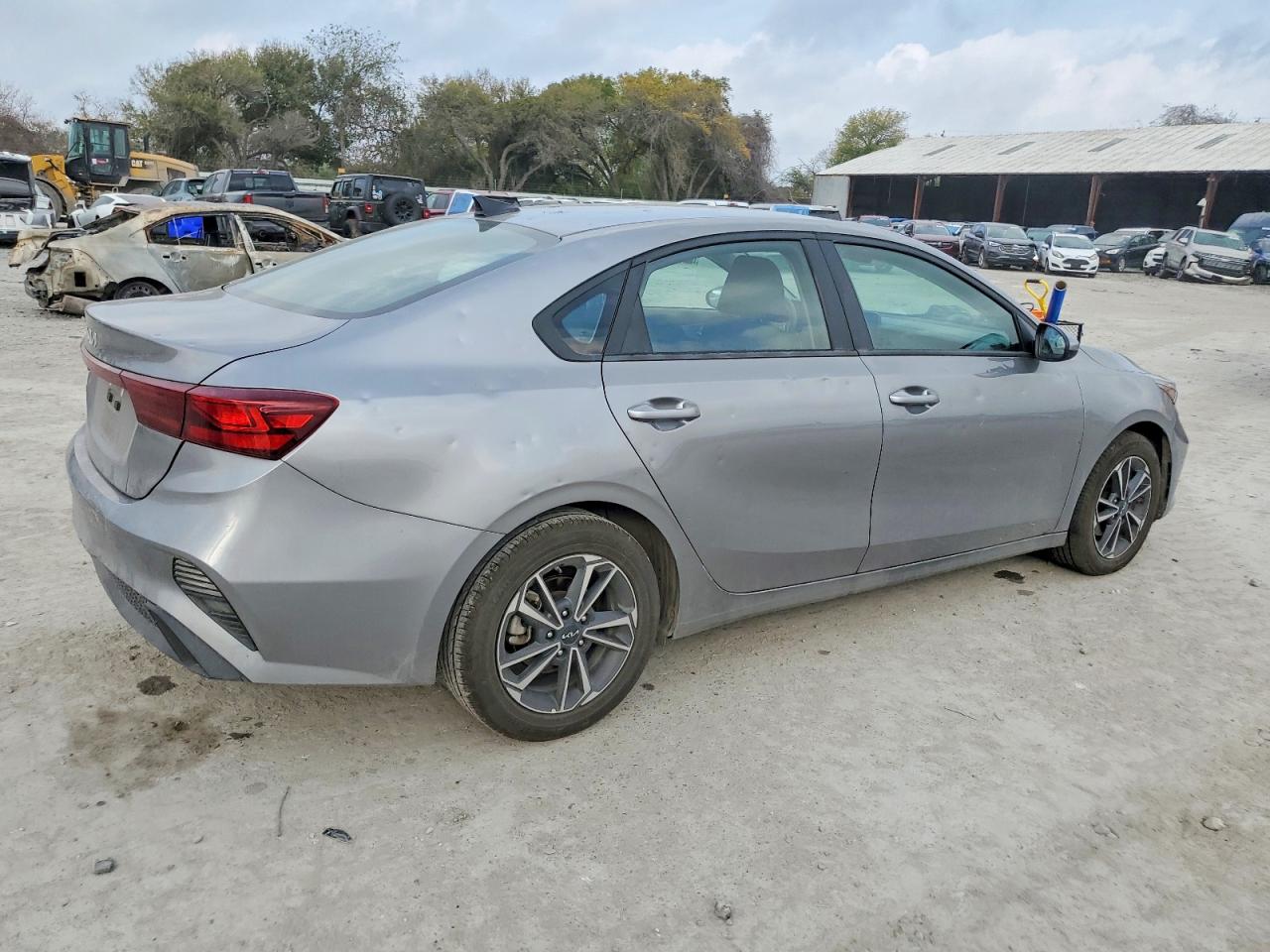 2023 KIA FORTE photo 3