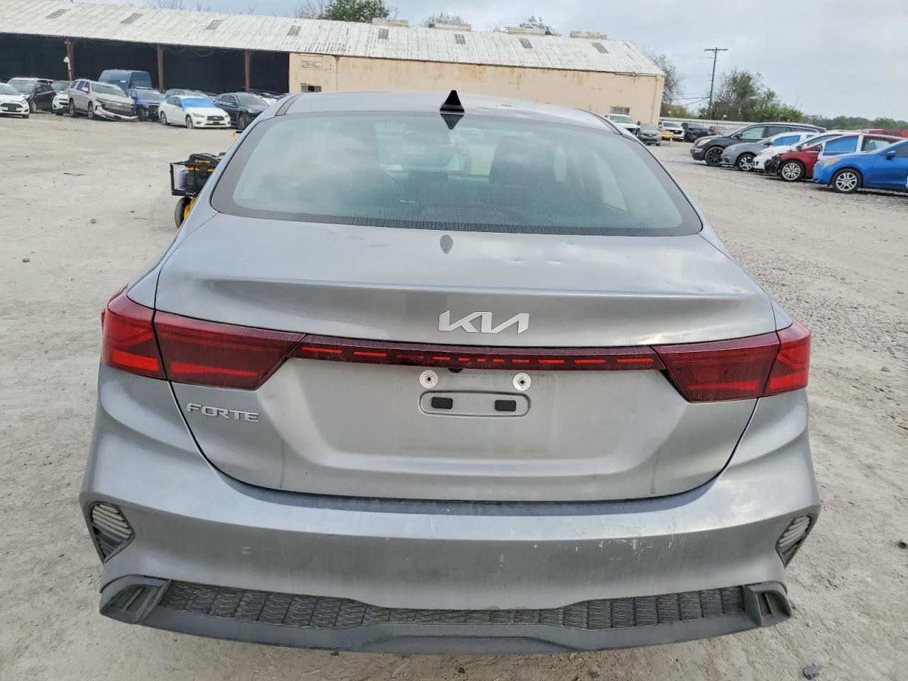 2023 KIA FORTE photo 6