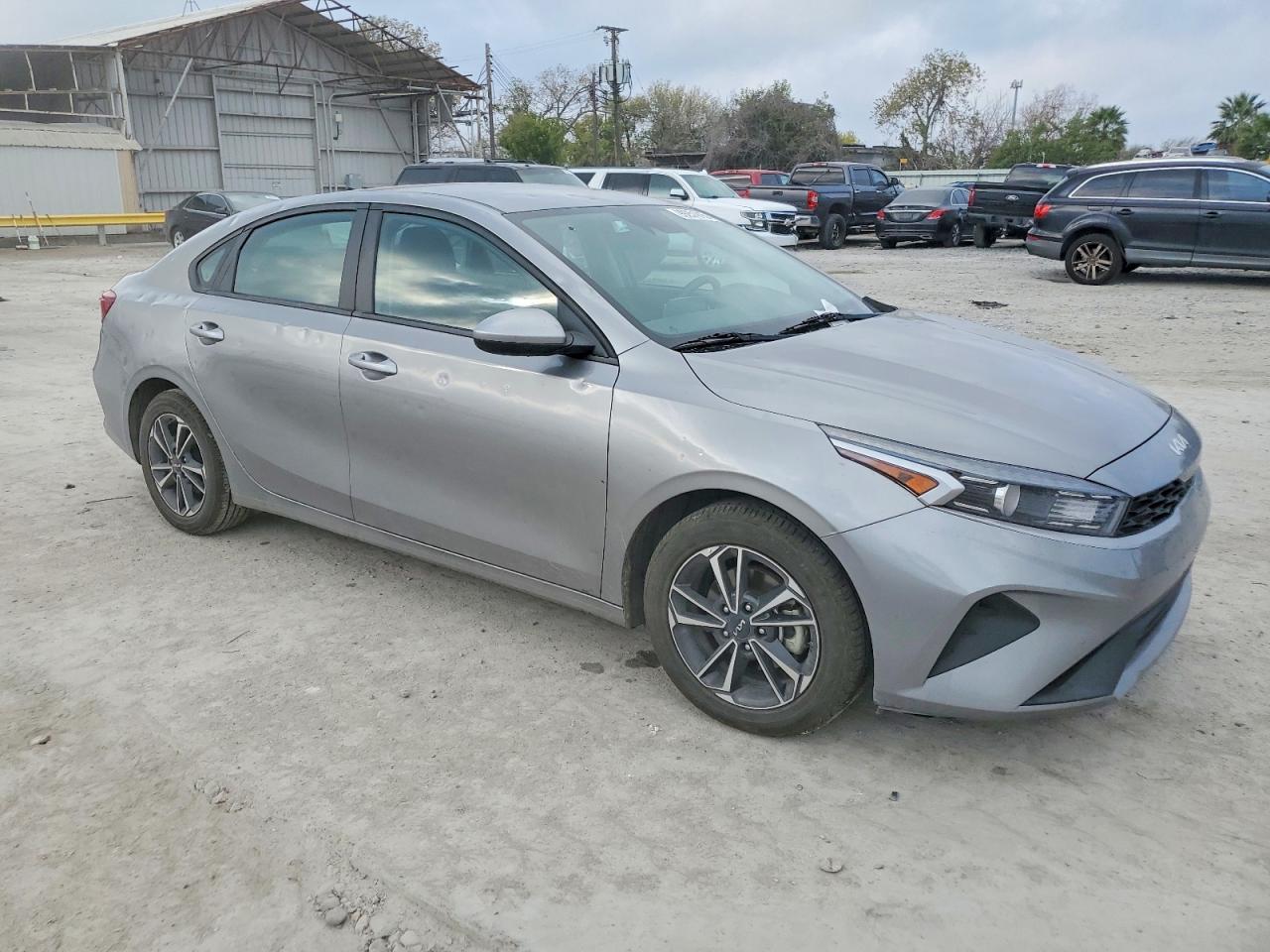2023 KIA FORTE photo 4