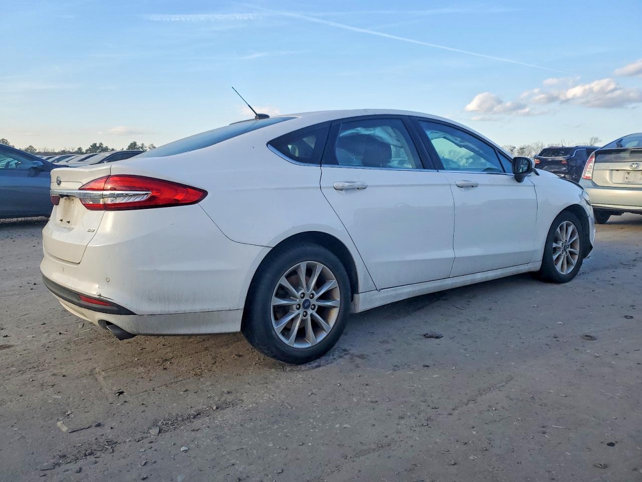 2017 FORD FUSION SE photo 3