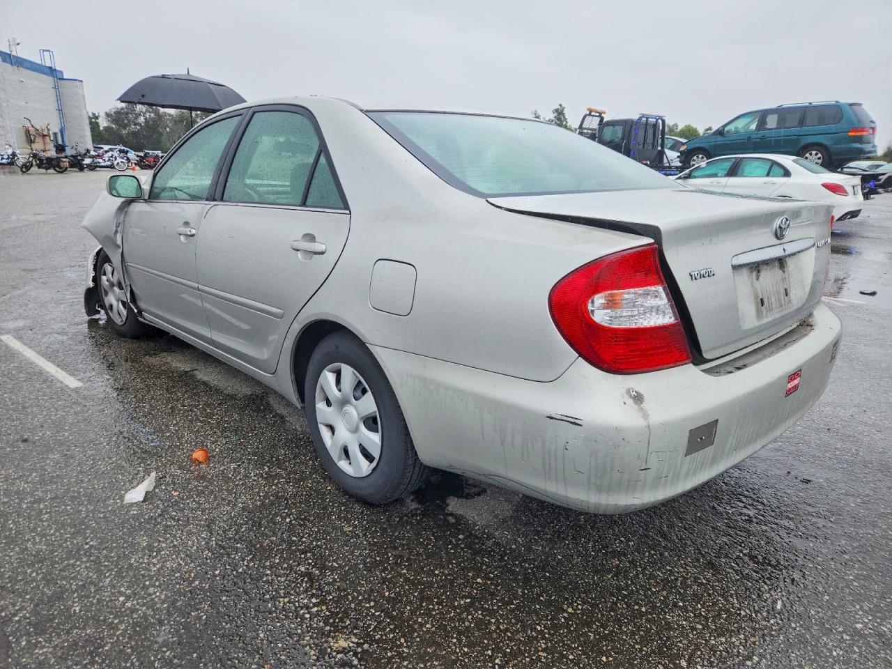 2003 TOYOTA CAMRY LE photo 2