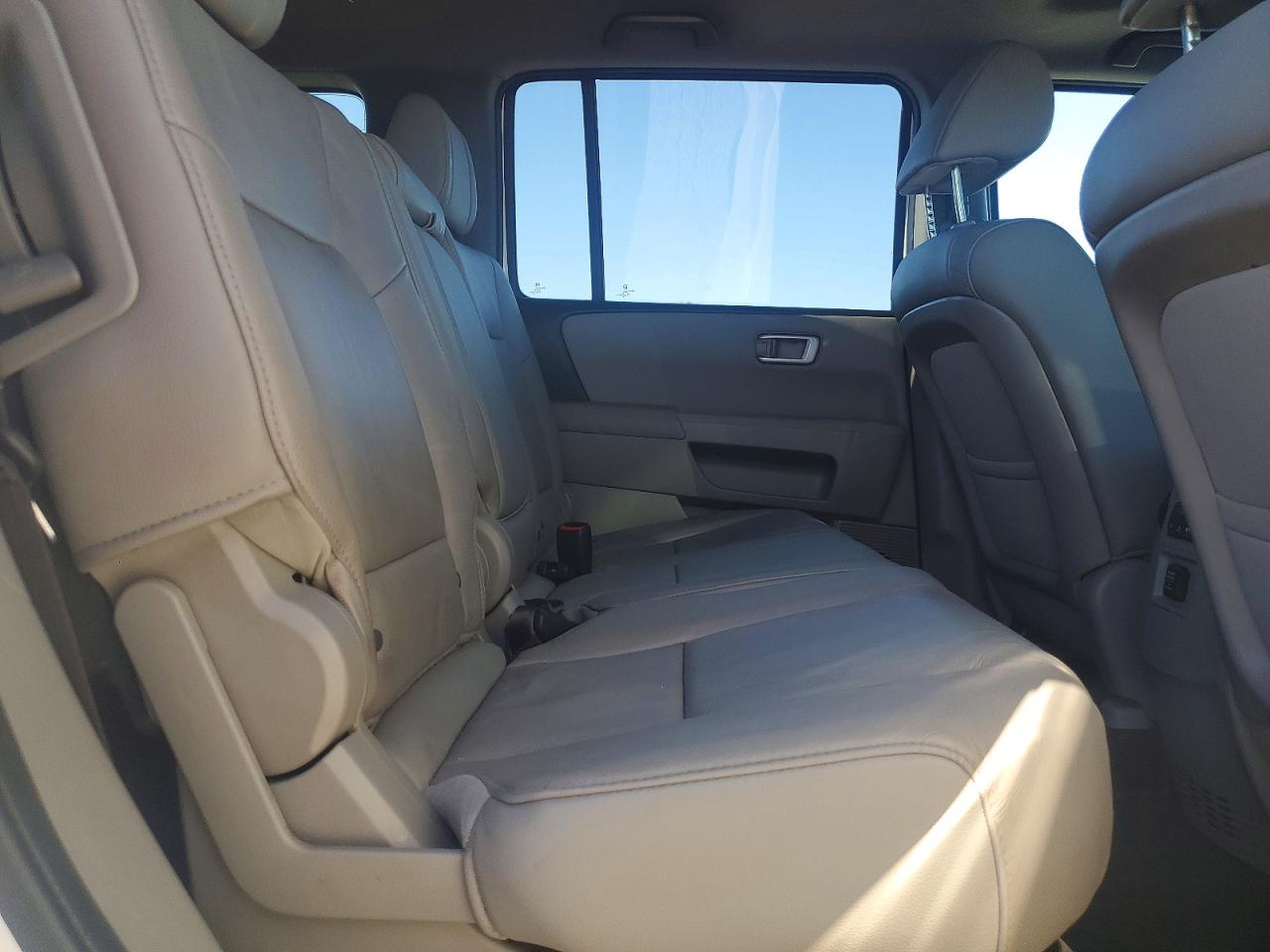 2015 HONDA PILOT EXLN photo 11