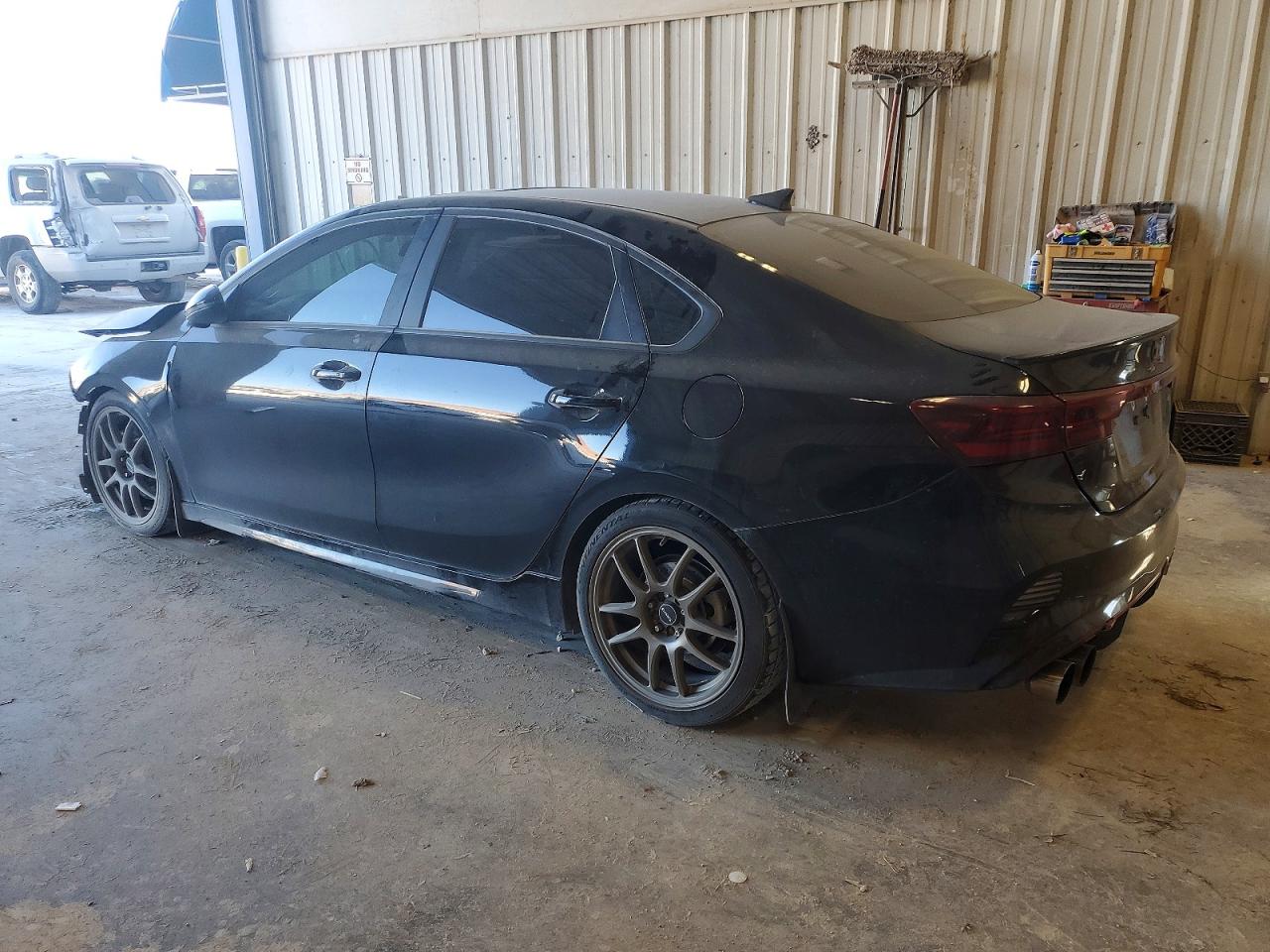 2023 KIA FORTE GT photo 2