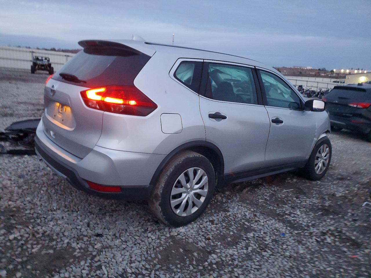 2019 NISSAN ROGUE S photo 3