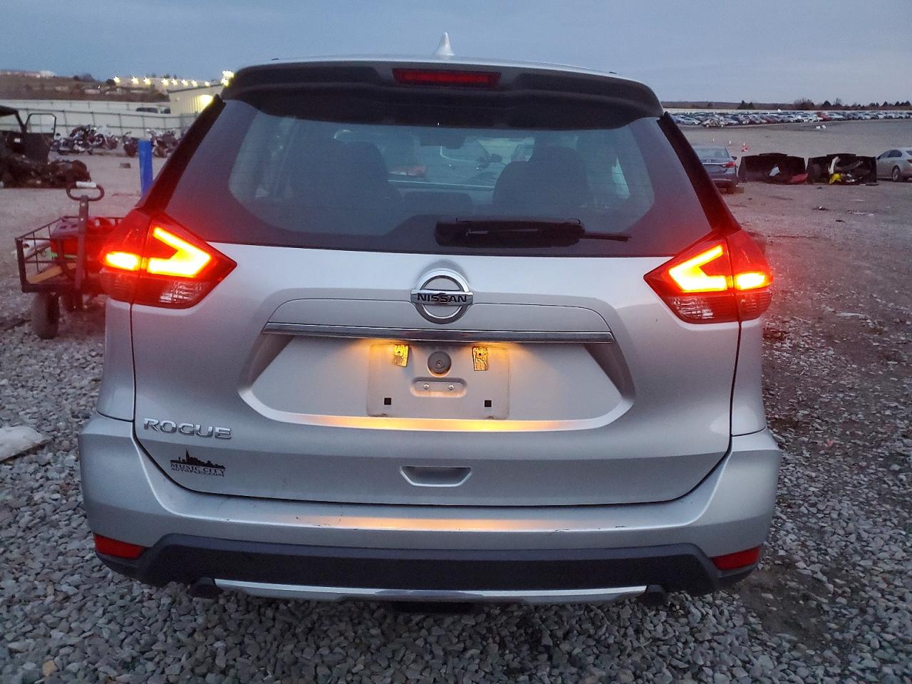2019 NISSAN ROGUE S photo 6