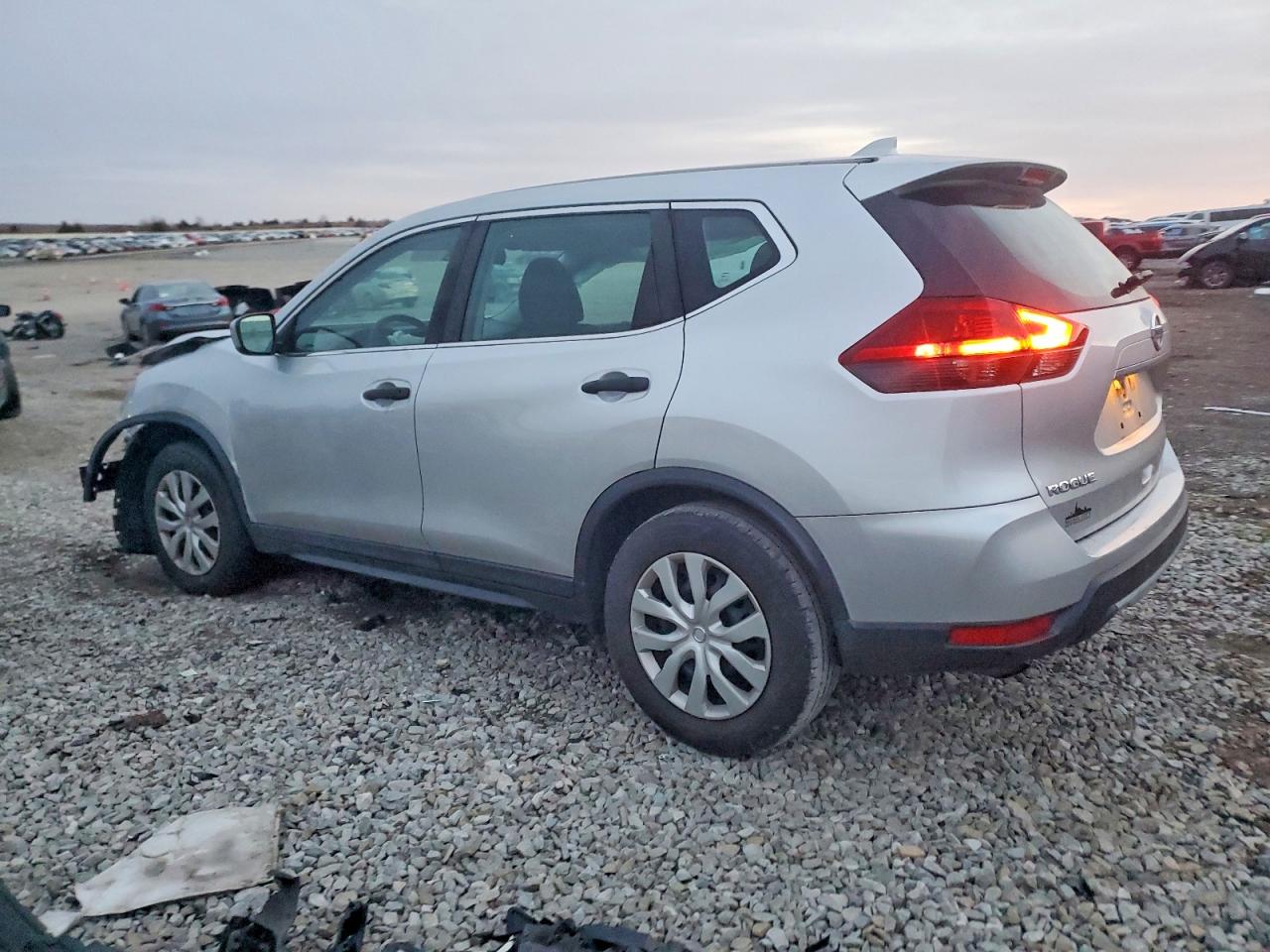 2019 NISSAN ROGUE S photo 2