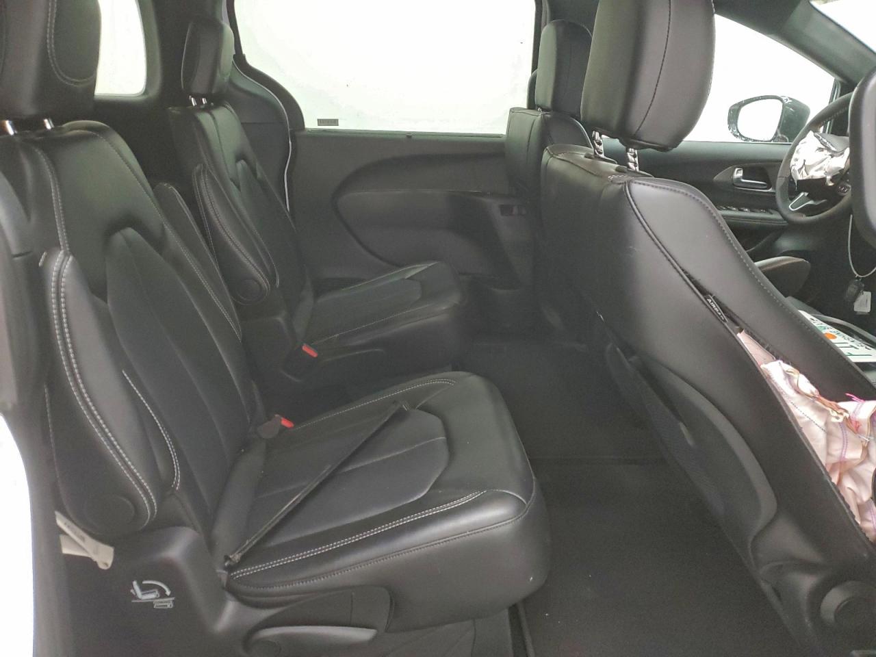2026 CHRYSLER PACIFICA SELECT photo 11