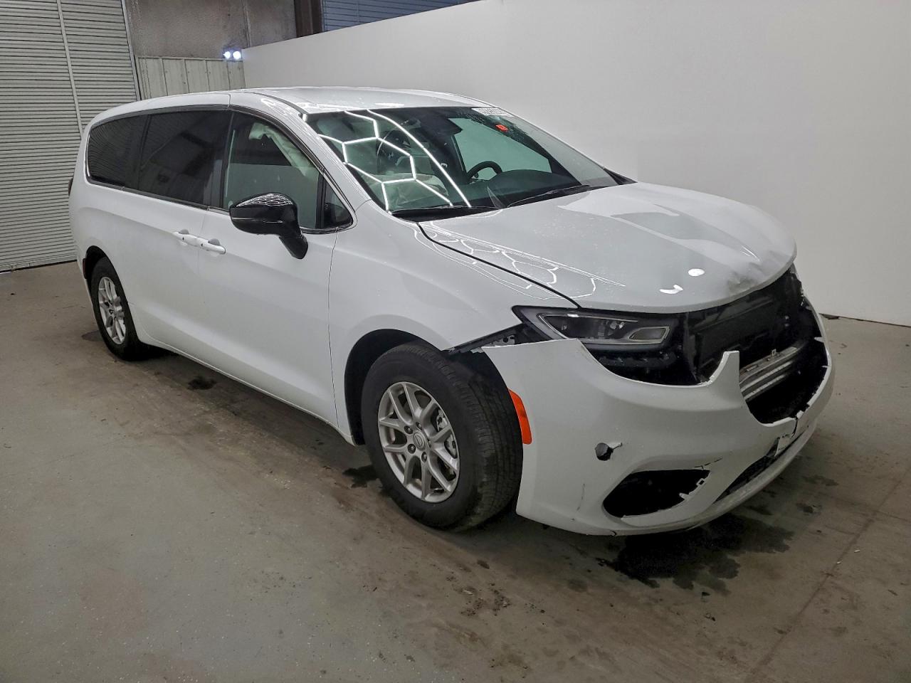 2026 CHRYSLER PACIFICA SELECT photo 4