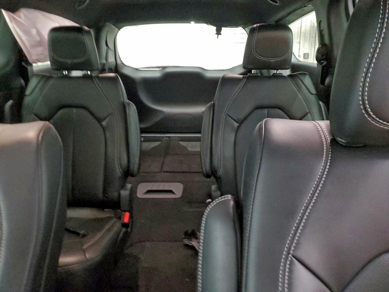 2026 CHRYSLER PACIFICA SELECT photo 10