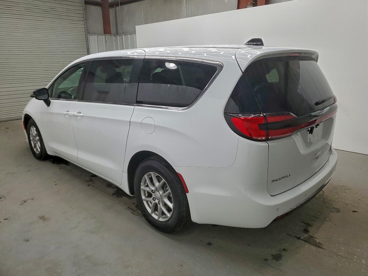 2026 CHRYSLER PACIFICA SELECT photo 2