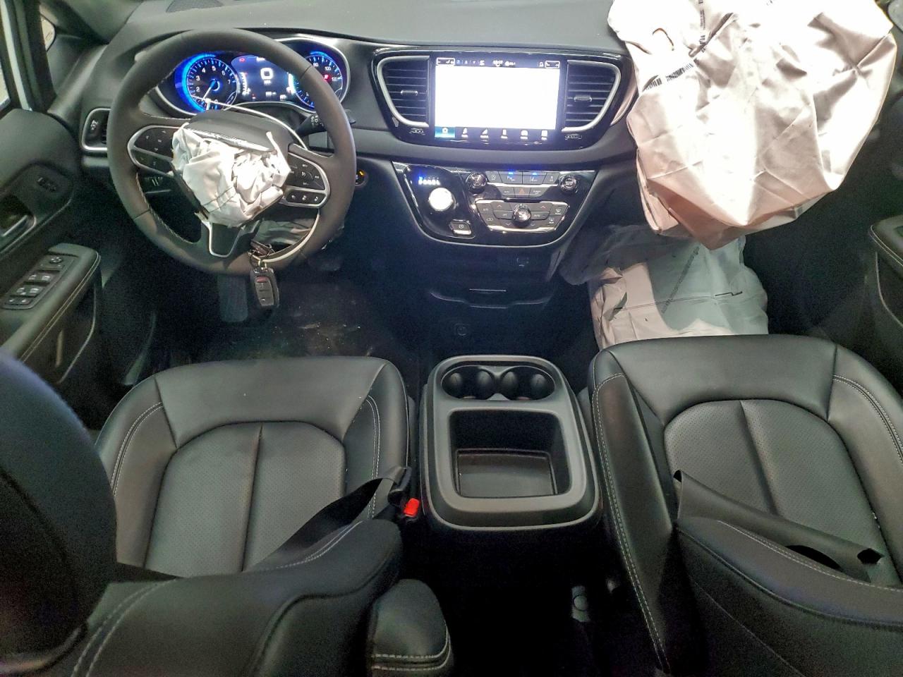 2026 CHRYSLER PACIFICA SELECT photo 8