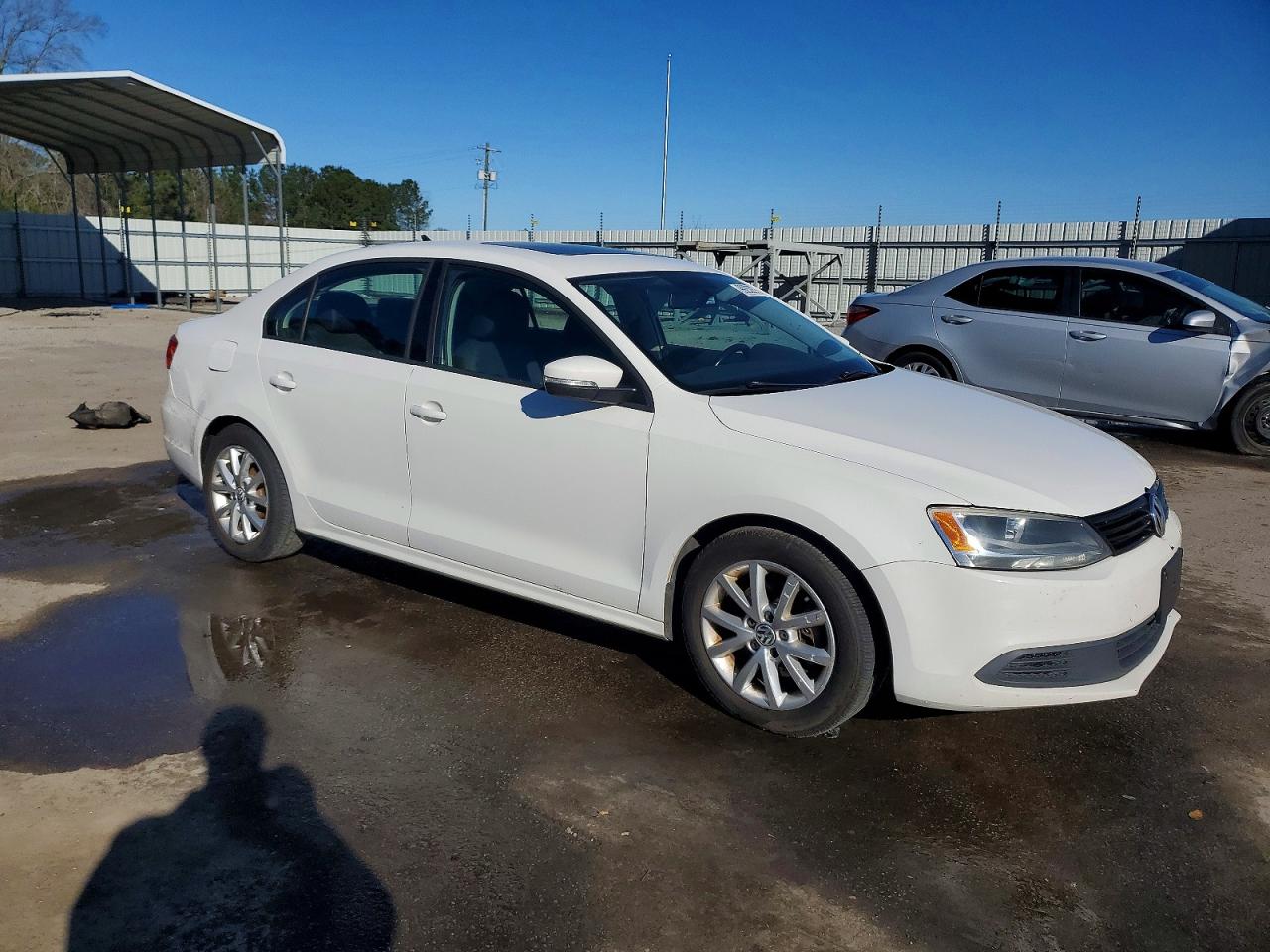 2011 VOLKSWAGEN JETTA SE photo 4