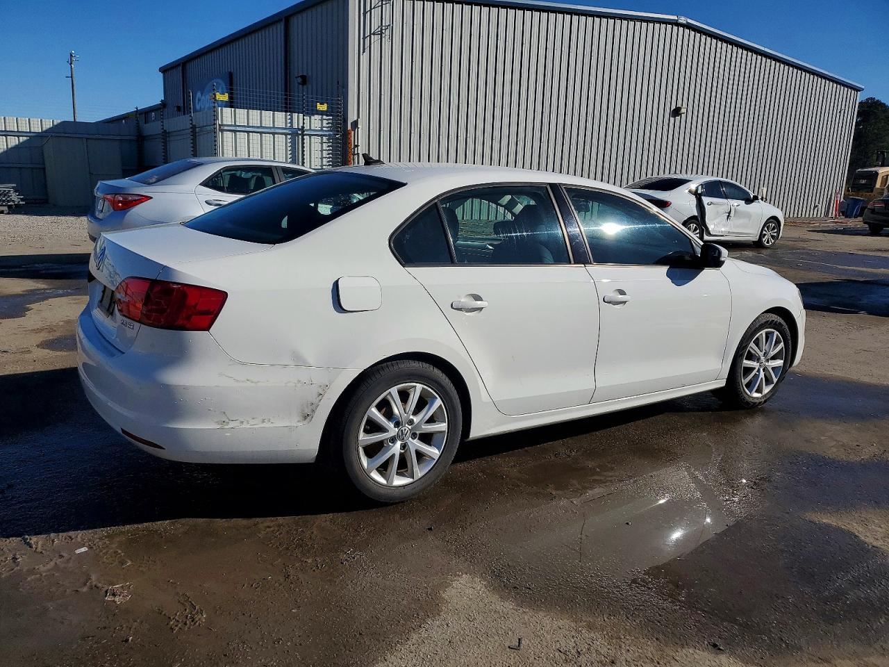 2011 VOLKSWAGEN JETTA SE photo 3