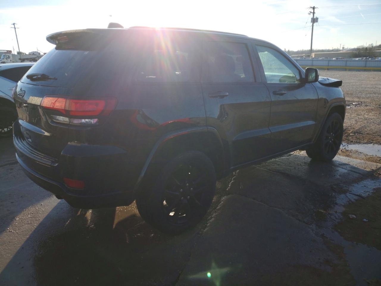 2019 JEEP GRAND CHEROKEE LAREDO photo 3