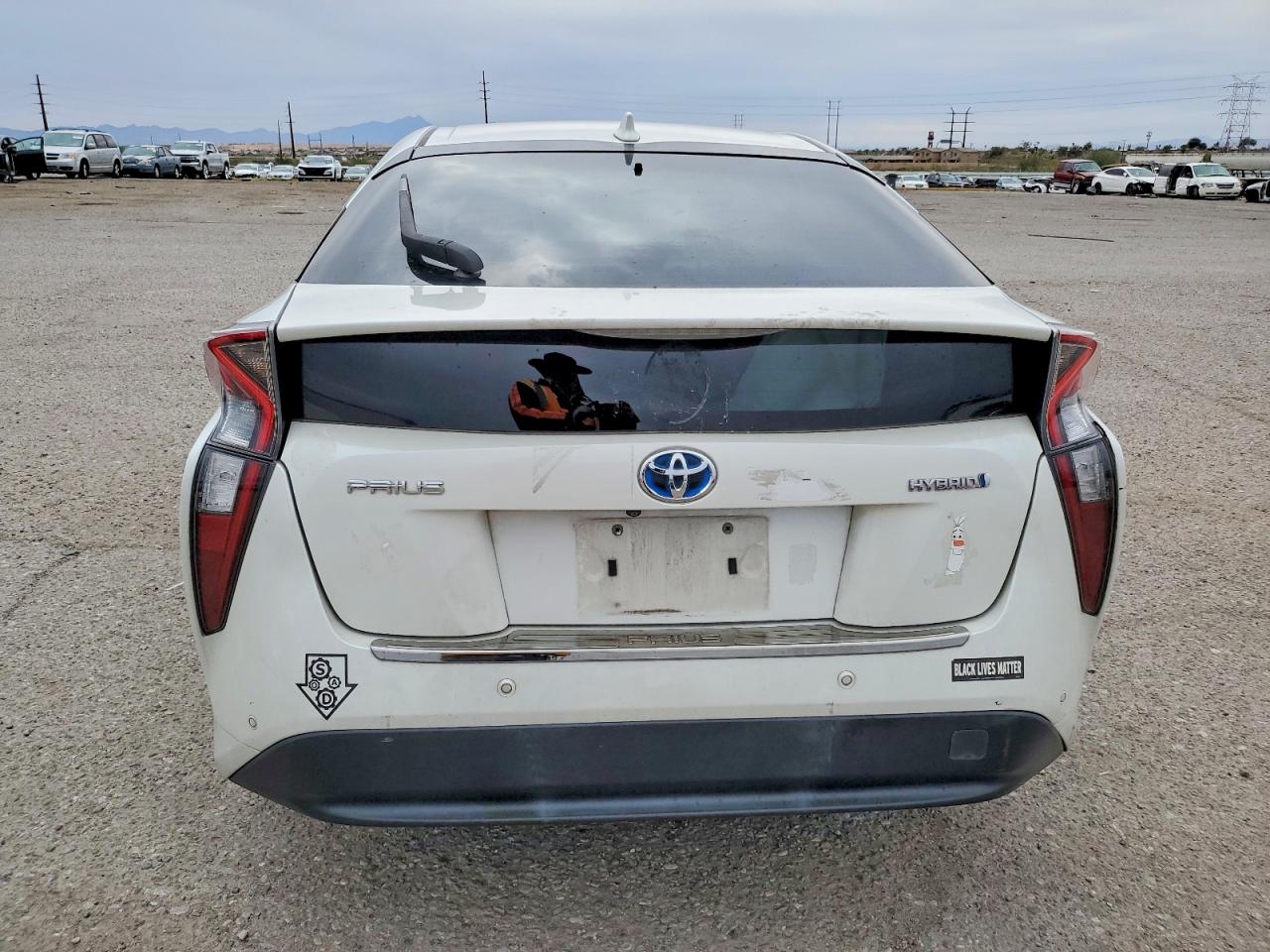 2018 TOYOTA PRIUS photo 6