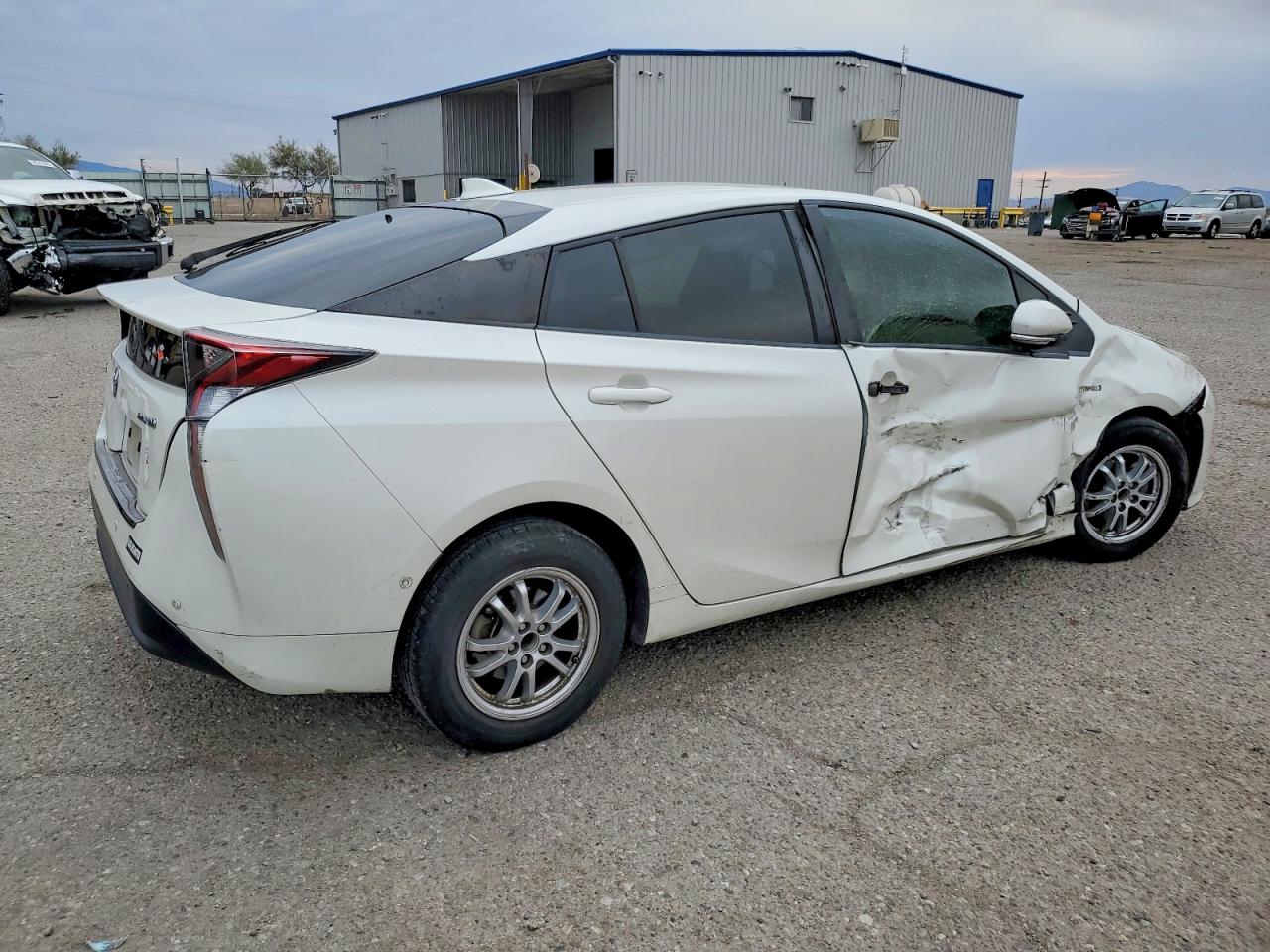 2018 TOYOTA PRIUS photo 3