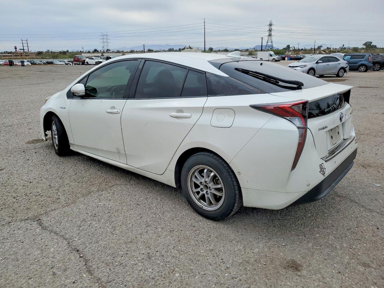 2018 TOYOTA PRIUS photo 2