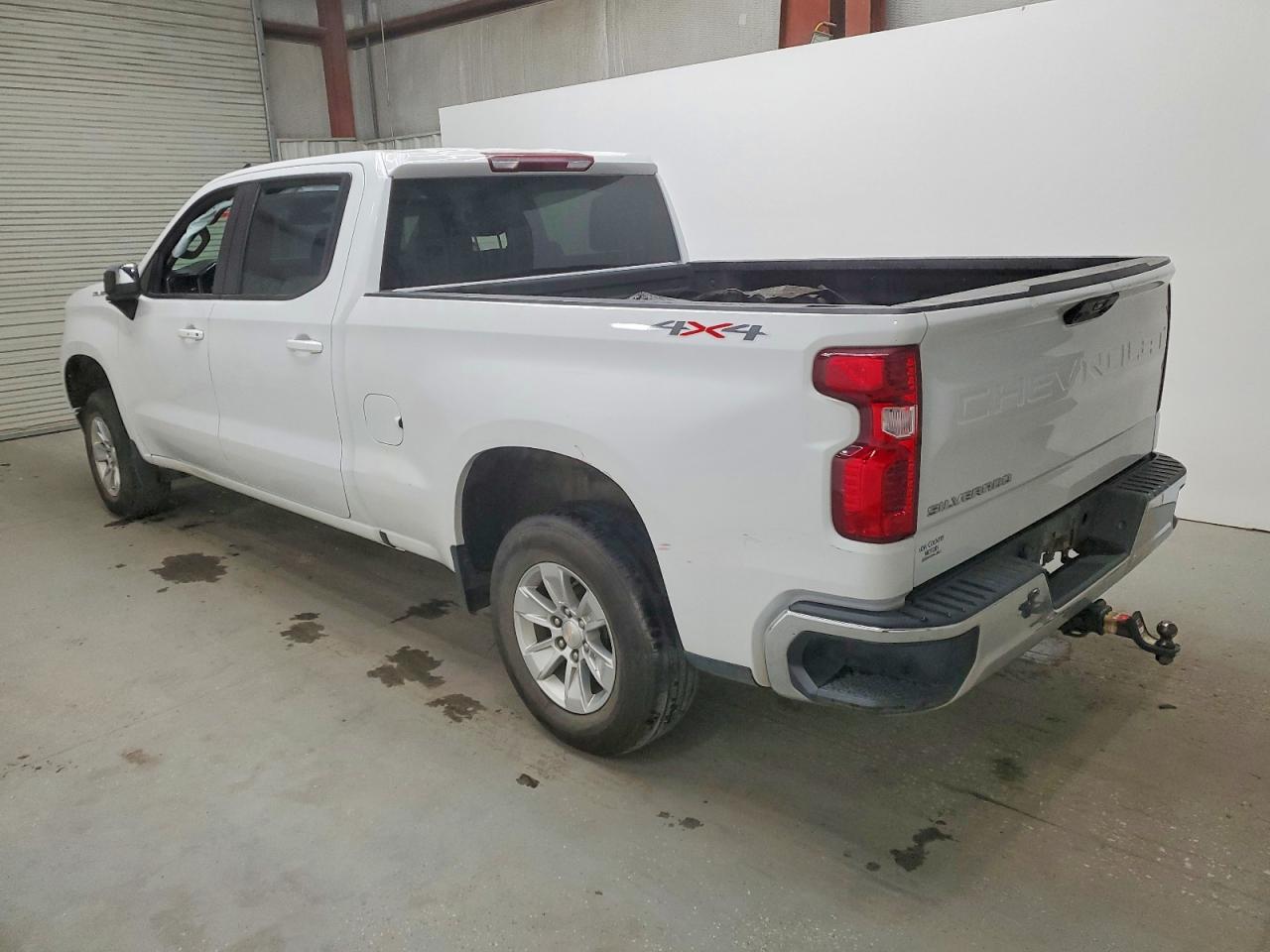 2024 CHEVROLET SILVERADO K1500 LT photo 2