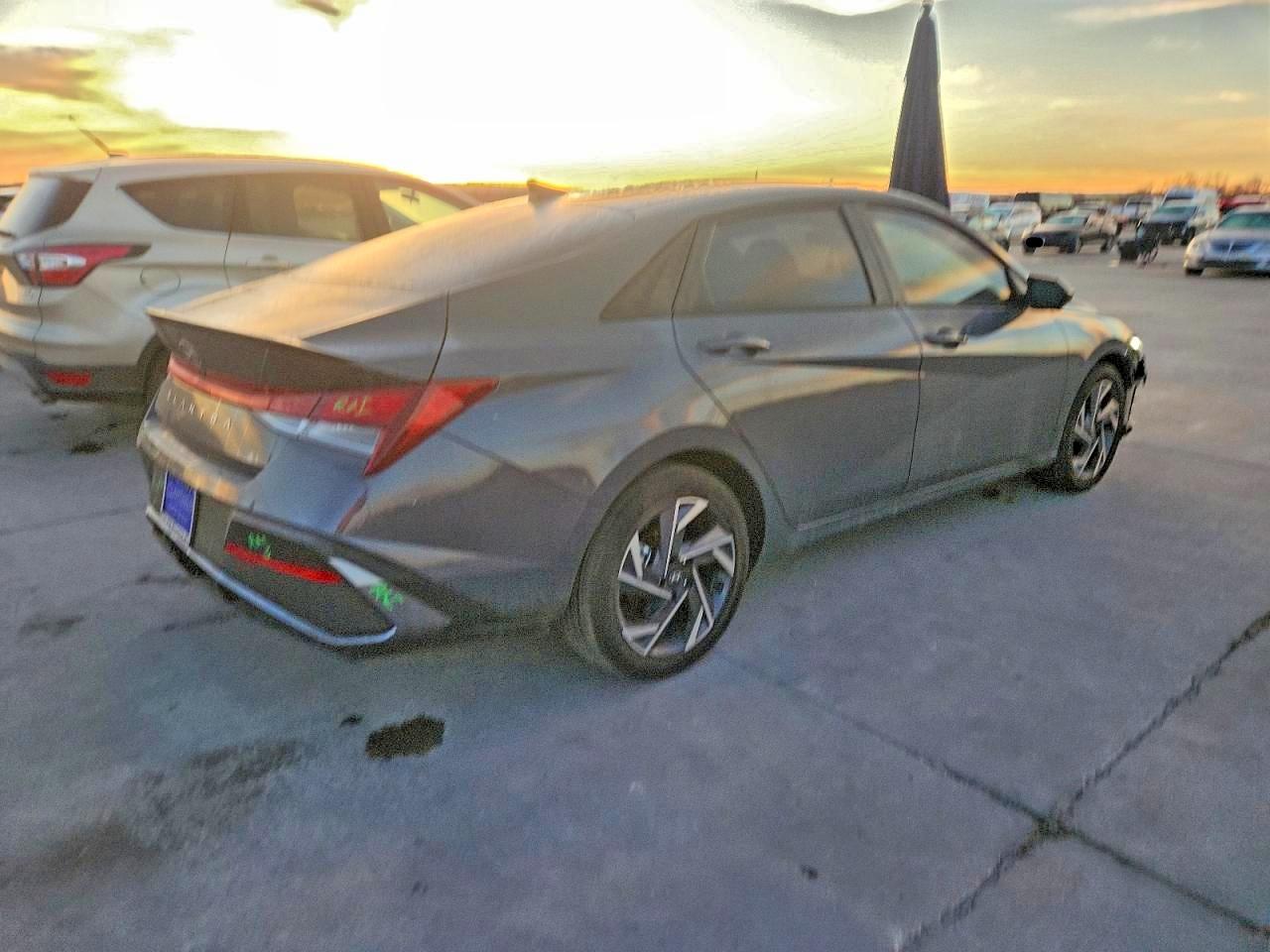 2025 HYUNDAI ELANTRA SEL SPORT photo 3