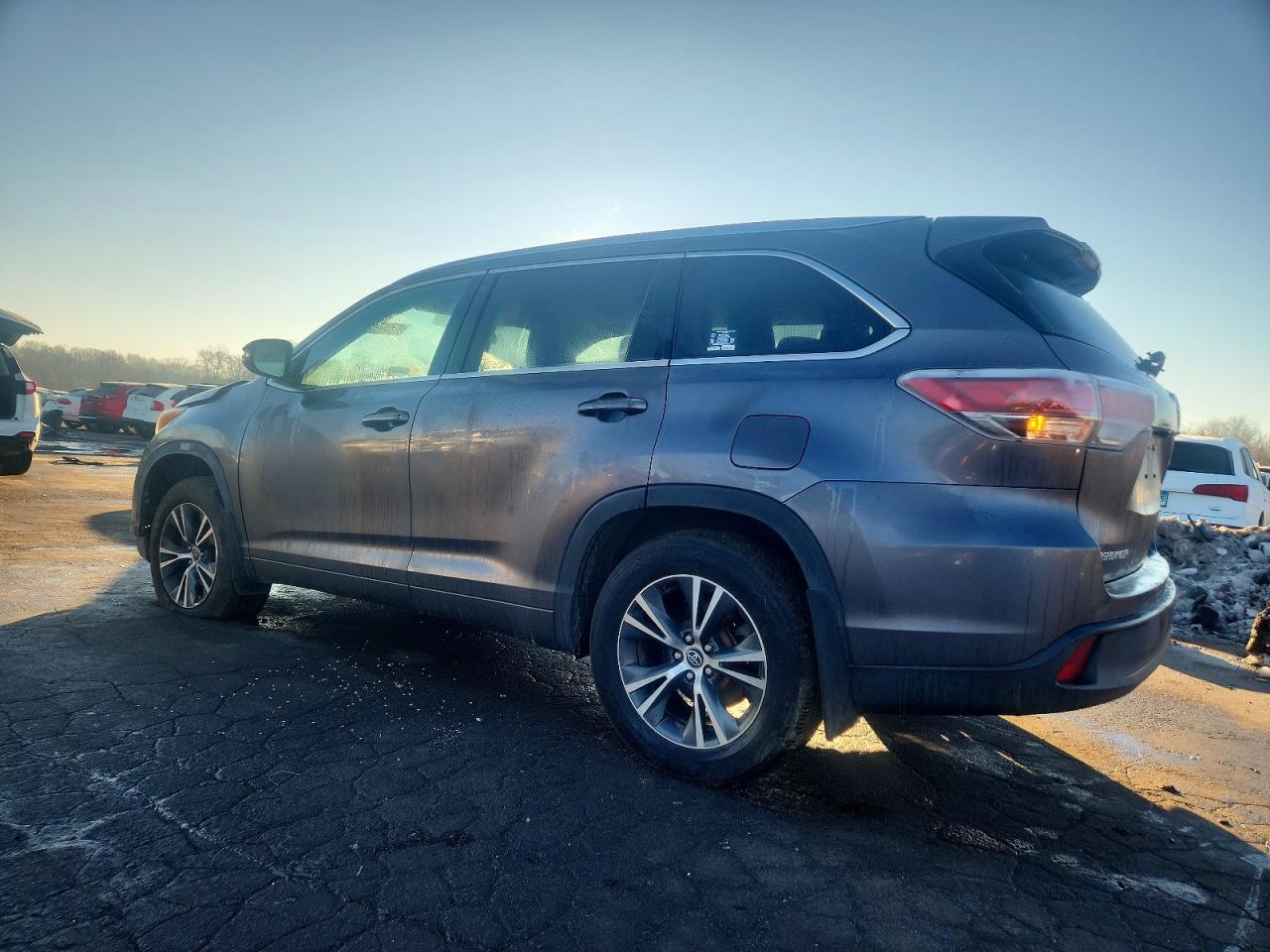 2016 TOYOTA HIGHLANDER XLE photo 2