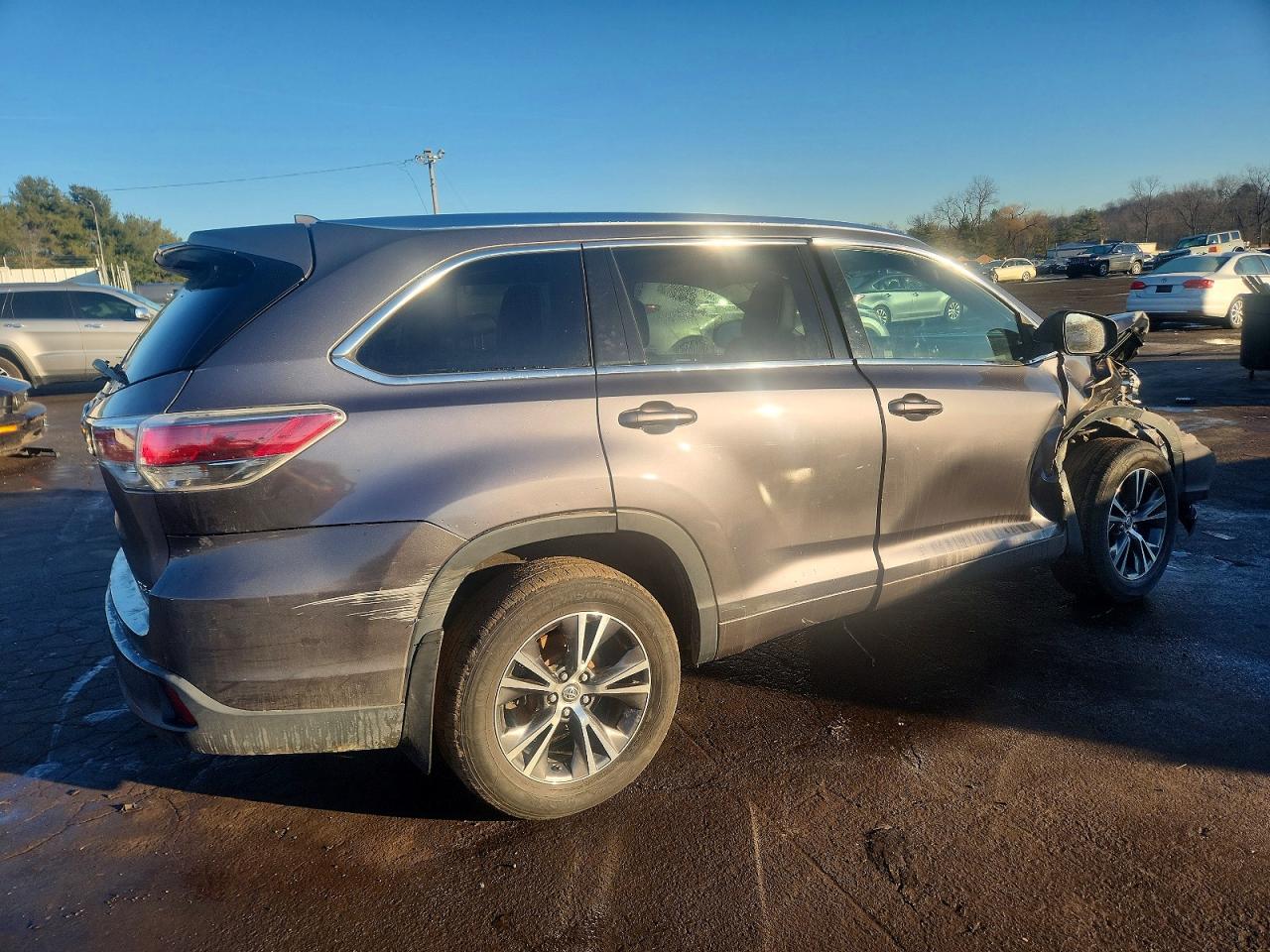 2016 TOYOTA HIGHLANDER XLE photo 3