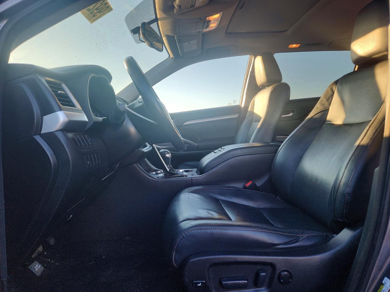2016 TOYOTA HIGHLANDER XLE photo 7