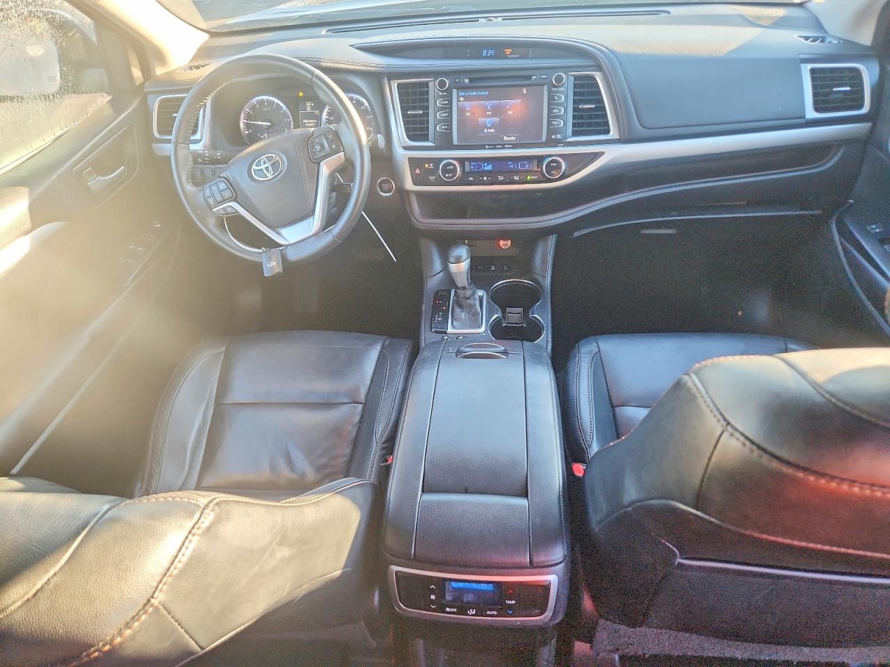 2016 TOYOTA HIGHLANDER XLE photo 8