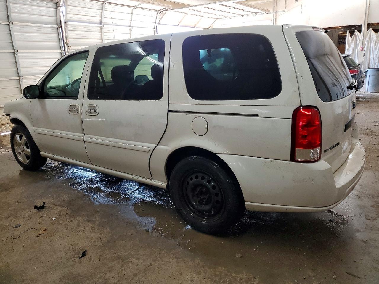 2006 CHEVROLET UPLANDER LS photo 2