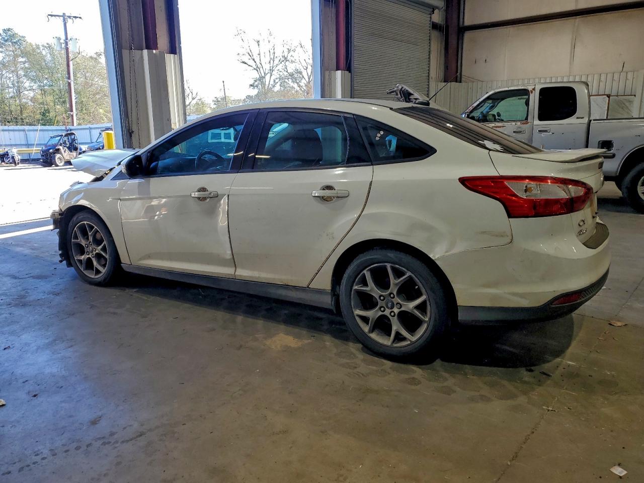 2014 FORD FOCUS SE photo 2