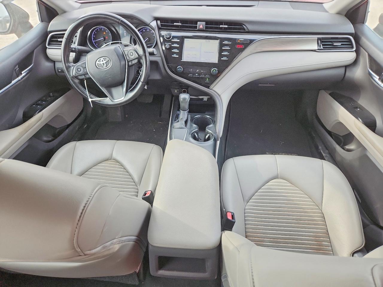 2019 TOYOTA CAMRY L photo 8