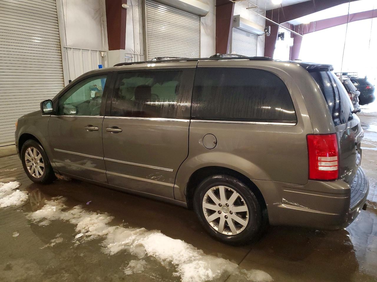 2010 CHRYSLER TOWN & COUNTRY TOURING PLUS photo 2