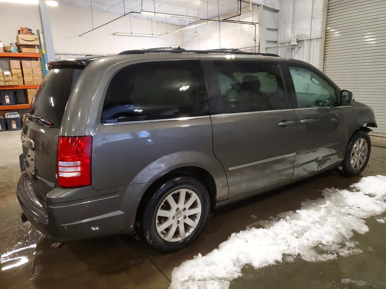 2010 CHRYSLER TOWN & COUNTRY TOURING PLUS photo 3