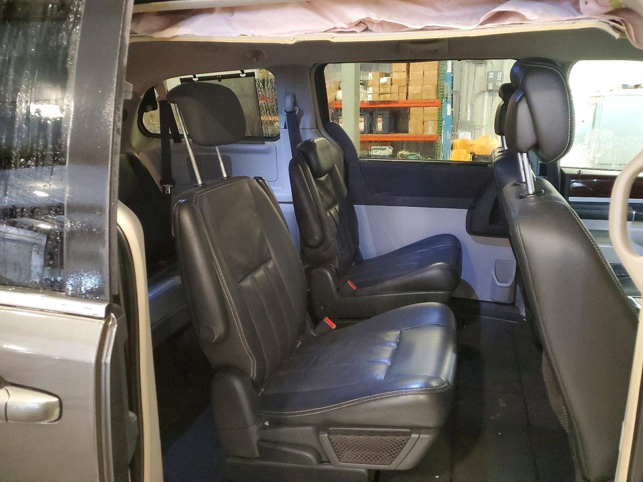 2010 CHRYSLER TOWN & COUNTRY TOURING PLUS photo 11