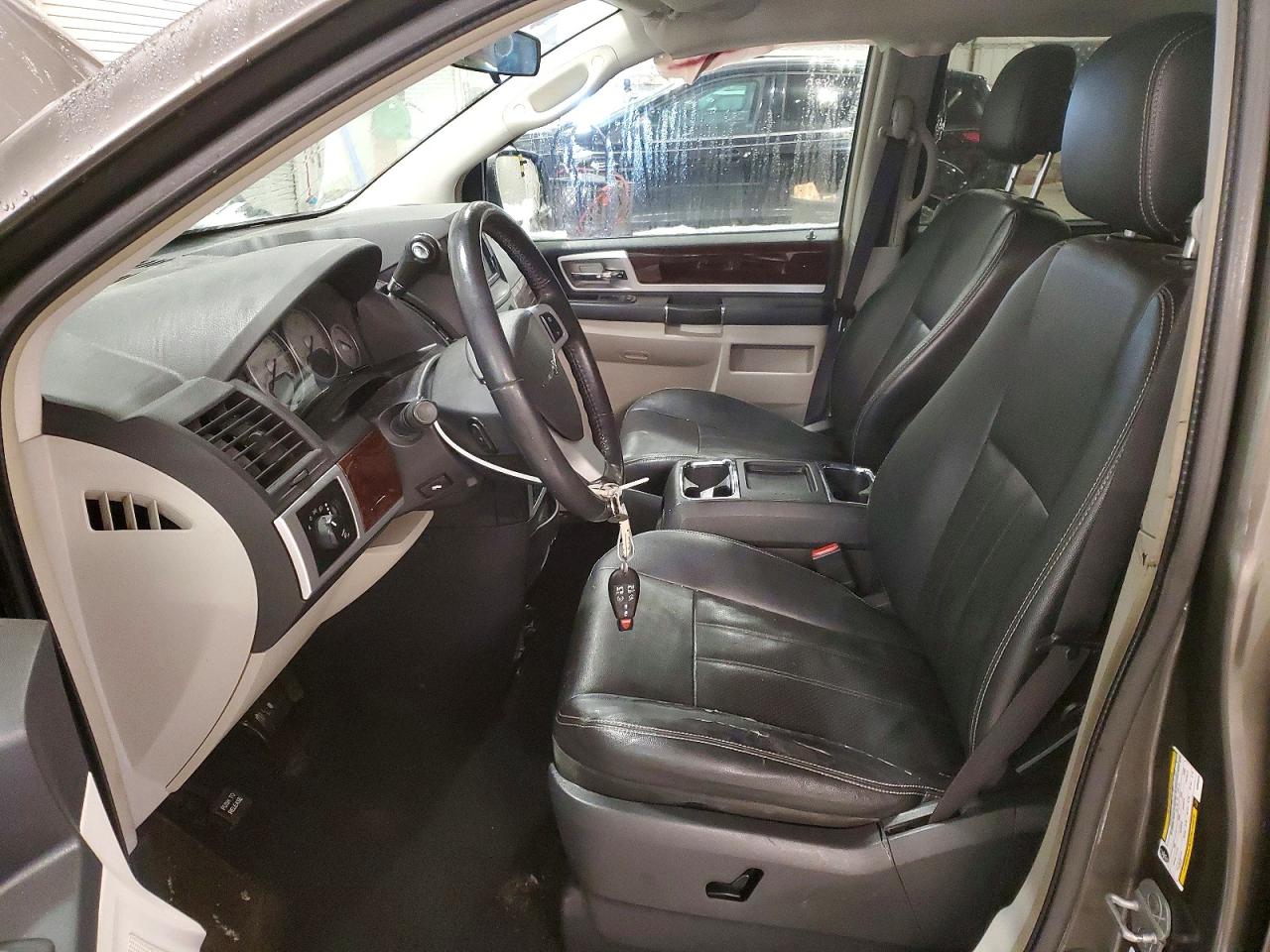 2010 CHRYSLER TOWN & COUNTRY TOURING PLUS photo 7