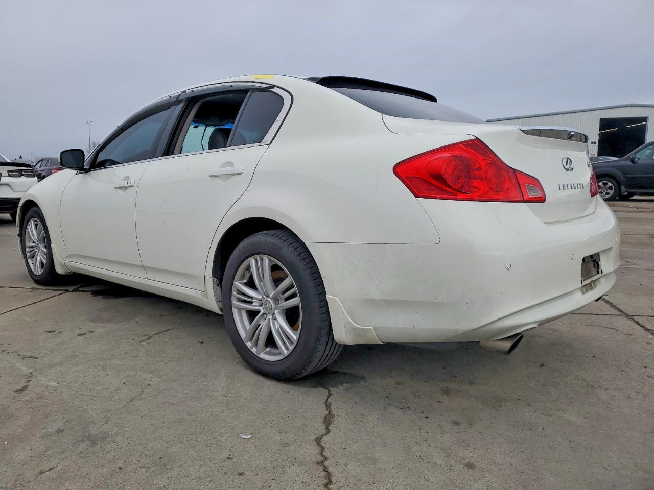 2012 INFINITI G37 photo 2
