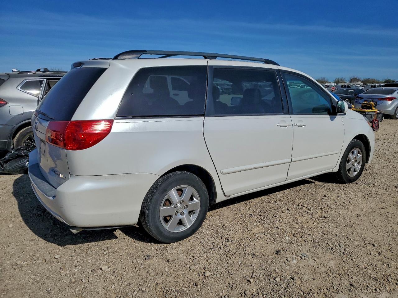 2006 TOYOTA SIENNA XLE photo 3