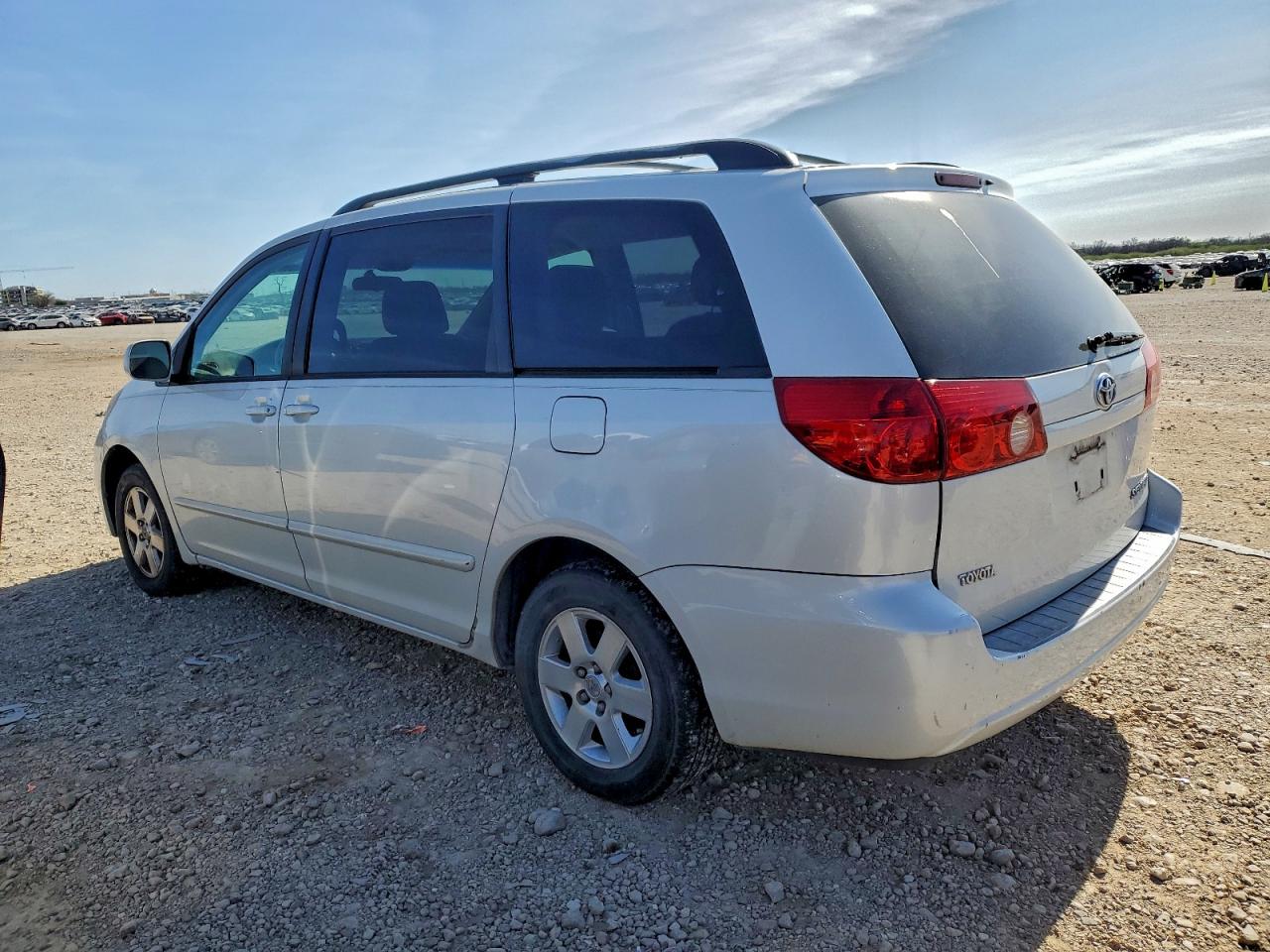 2006 TOYOTA SIENNA XLE photo 2