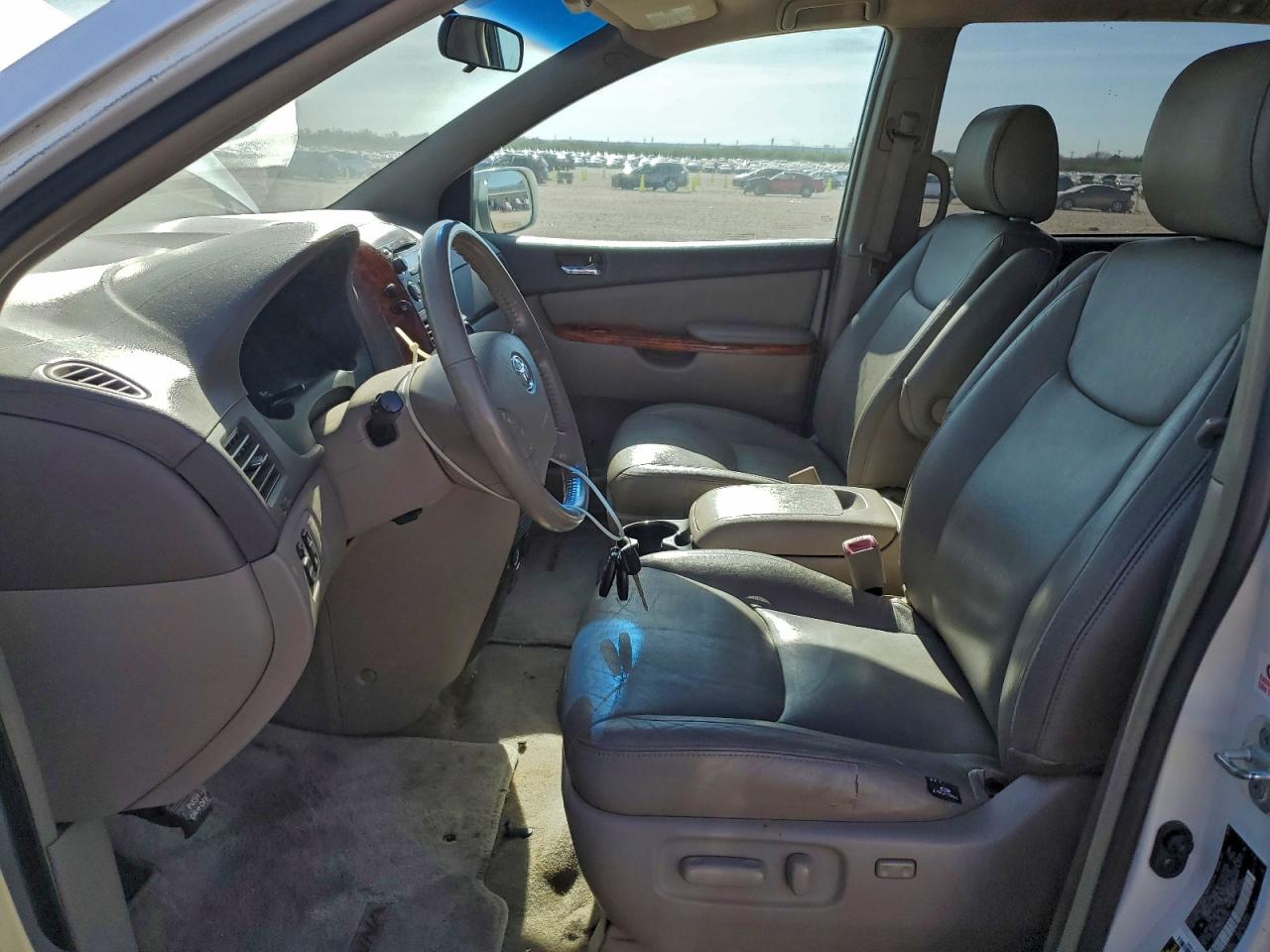 2006 TOYOTA SIENNA XLE photo 7
