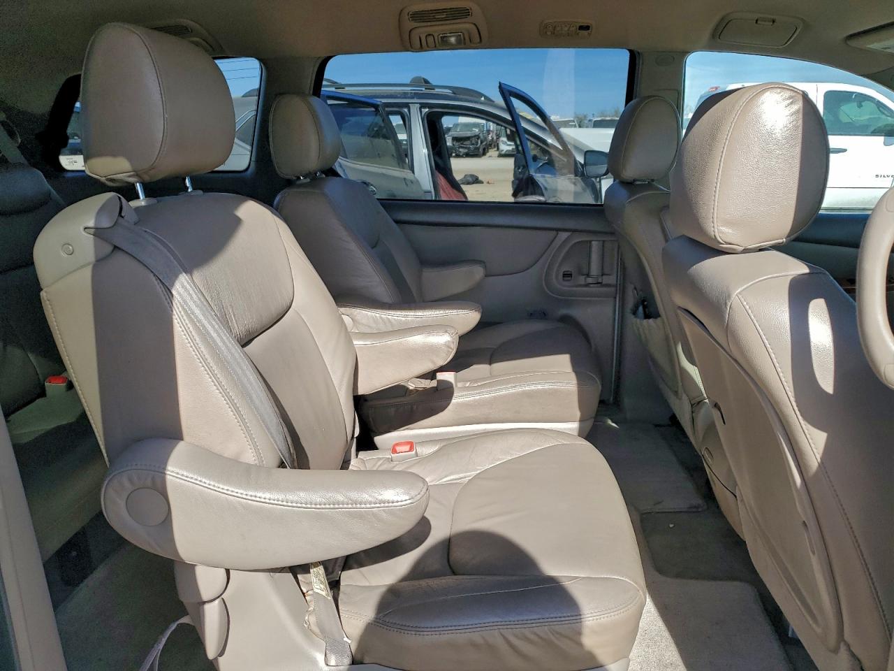 2006 TOYOTA SIENNA XLE photo 11
