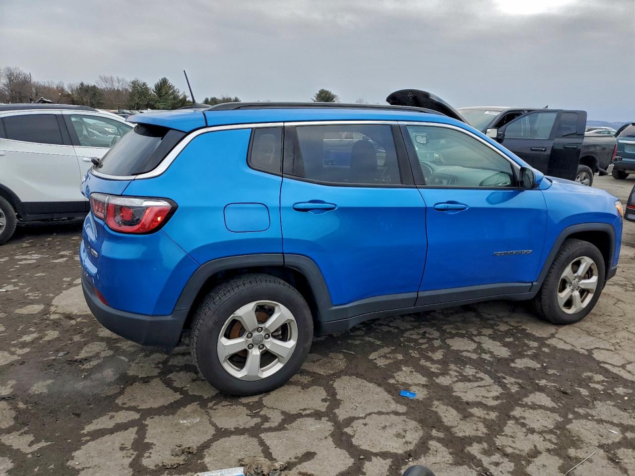 2019 JEEP COMPASS LATITUDE photo 3