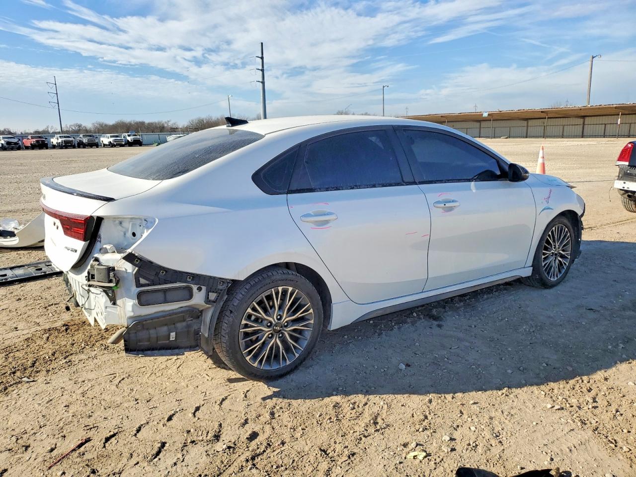 2024 KIA FORTE GT LINE photo 3