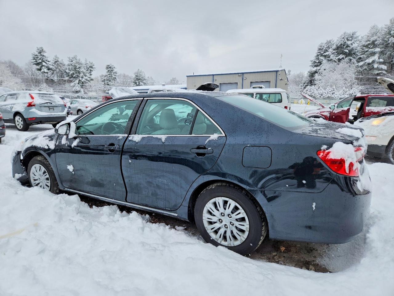 2014 TOYOTA CAMRY L photo 3